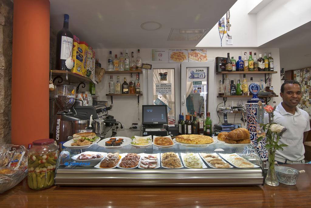Rabé de las Calzadas Hostal-Bar Restaurante "La Fuente" מראה חיצוני תמונה