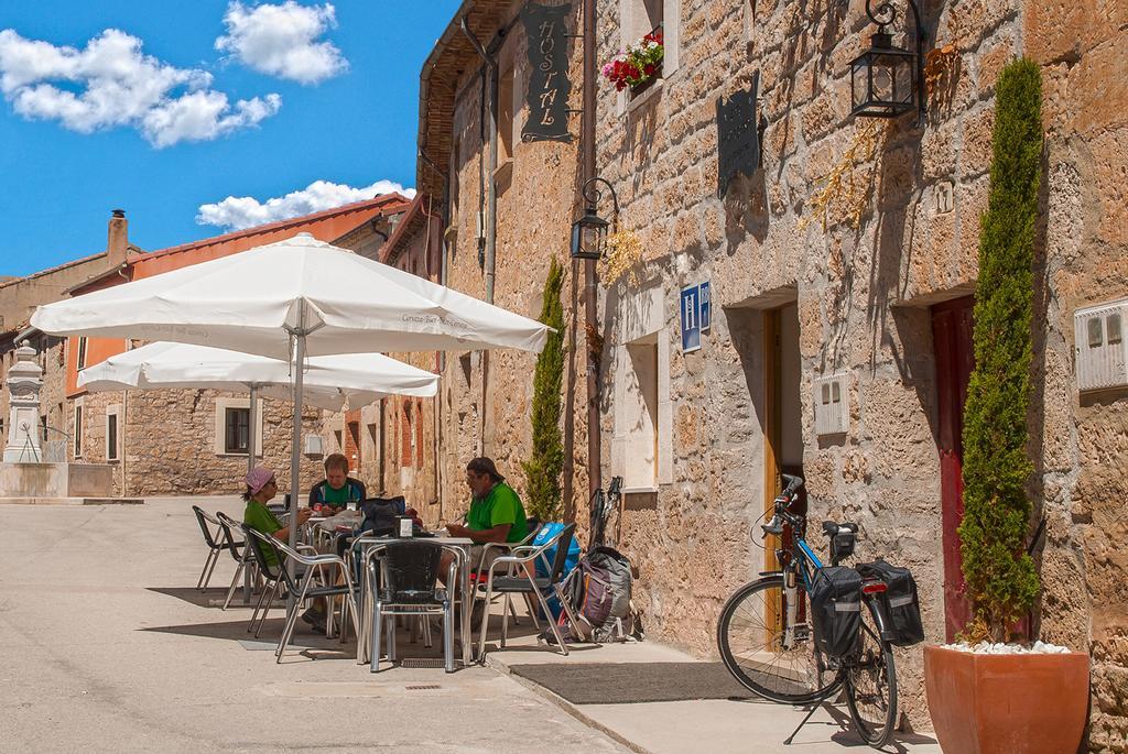 Rabé de las Calzadas Hostal-Bar Restaurante "La Fuente" מראה חיצוני תמונה