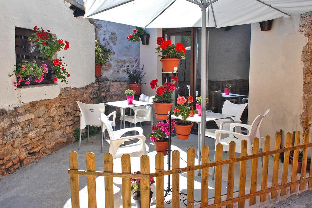 Rabé de las Calzadas Hostal-Bar Restaurante "La Fuente" מראה חיצוני תמונה