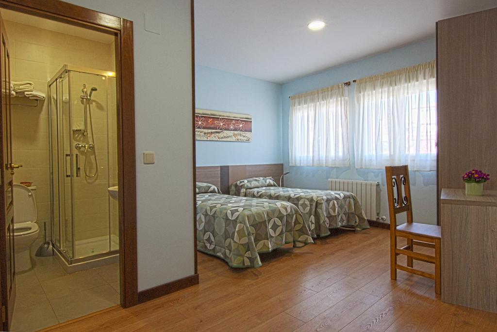 Rabé de las Calzadas Hostal-Bar Restaurante "La Fuente" מראה חיצוני תמונה