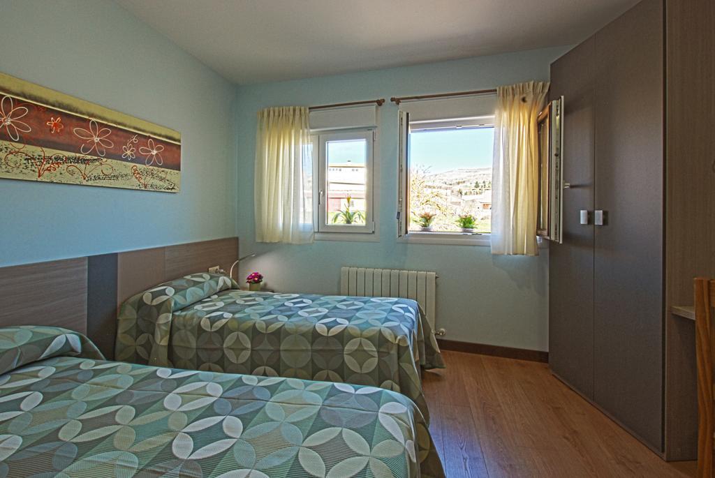 Rabé de las Calzadas Hostal-Bar Restaurante "La Fuente" מראה חיצוני תמונה