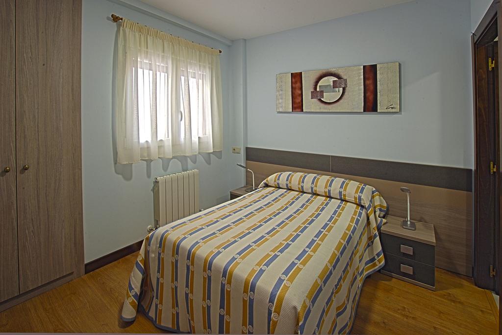Rabé de las Calzadas Hostal-Bar Restaurante "La Fuente" מראה חיצוני תמונה