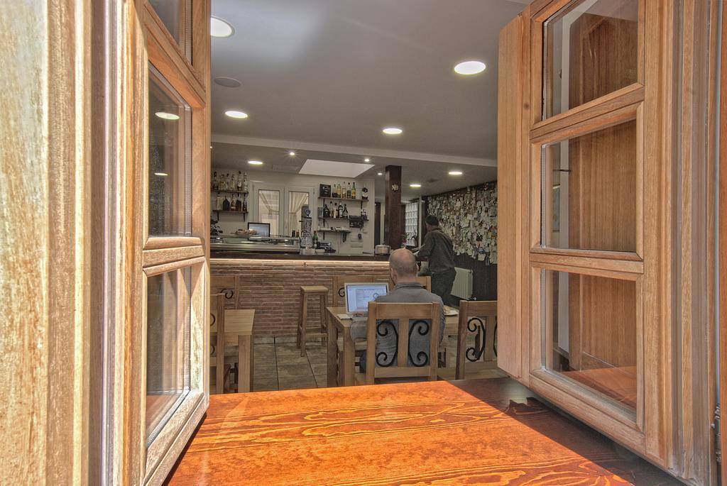 Rabé de las Calzadas Hostal-Bar Restaurante "La Fuente" מראה חיצוני תמונה