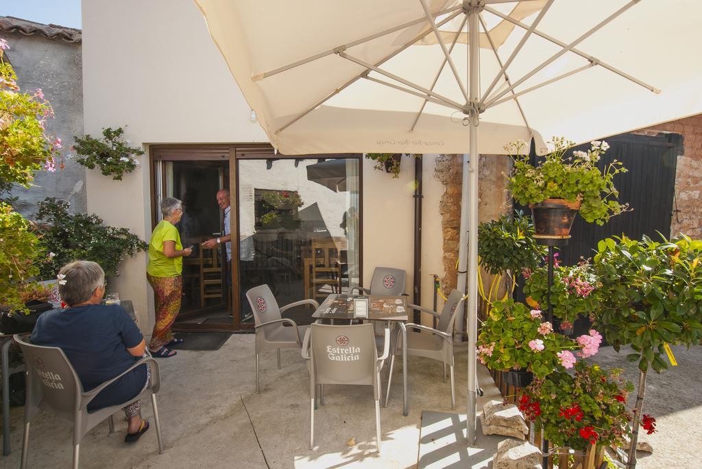 Rabé de las Calzadas Hostal-Bar Restaurante "La Fuente" מראה חיצוני תמונה